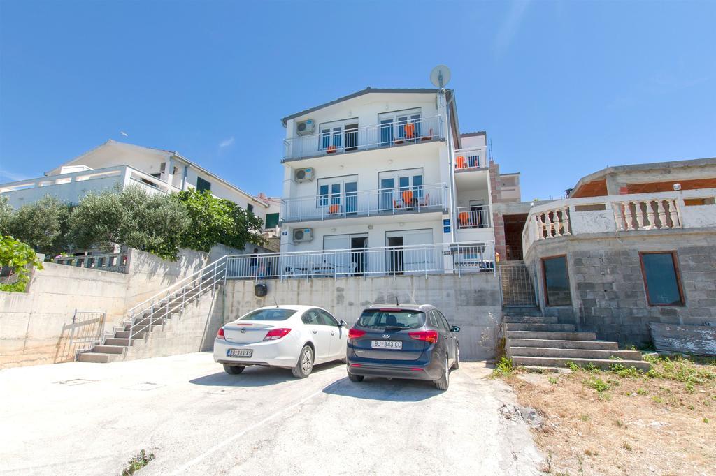 Apartments Na Obali Mora Razanj Exterior photo